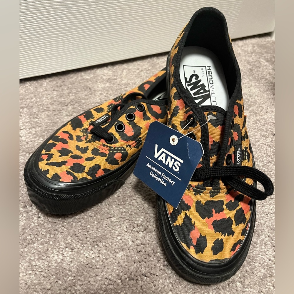 VANS / Leopard Print Sneakers / Size 6